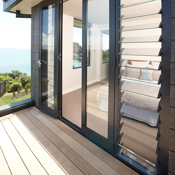 cua-chop-lat-nhom-kinh-3