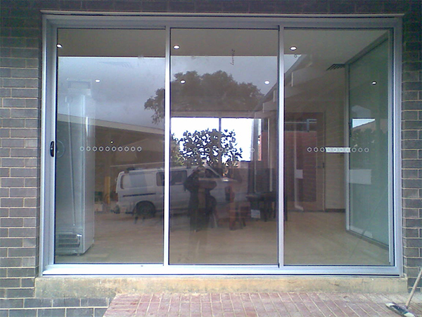 cua-lua-nhom-kinh-3-canh-4