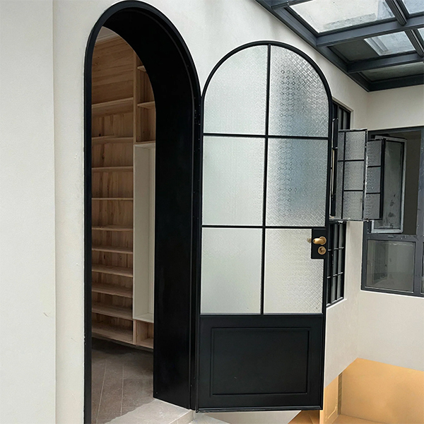 cua-nhom-kinh-uon-vom-11