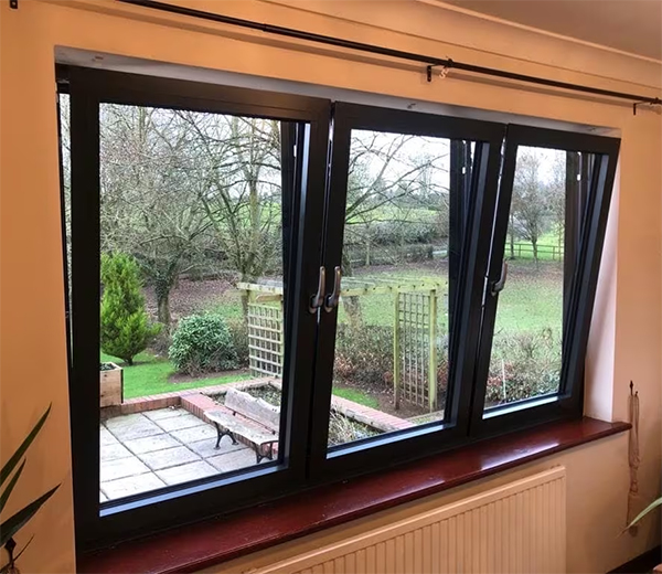 cua-so-nhom-kinh-mo-hat-7