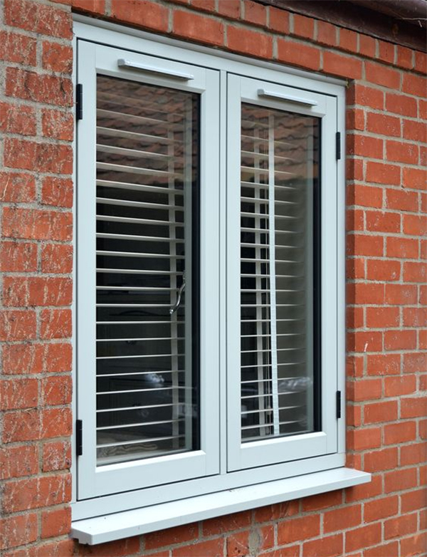 cua-so-nhom-kinh-mo-quay-15